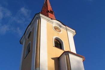 Kostelní věž s hodinami ( © Roman Řezáč 12/2004)