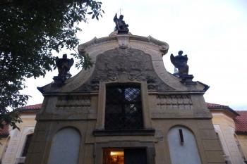 Štít průčelí (© Johannes Cladis, 09/2014)