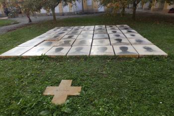 Nová úprava hrobu 42 bělohorských bojovníků (© Johannes Cladis, 09/2014)