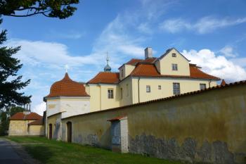 klášter benediktinek s kostelem Panny Marie Vítězné na Bílé hoře-Praha 6 Řepy (© Vlastislav Mareček, 07/2016)