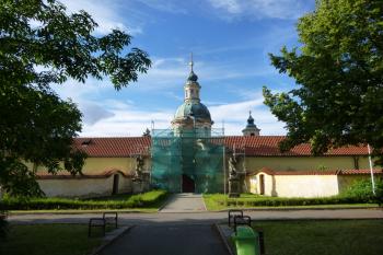 klášter benediktinek s kostelem Panny Marie Vítězné na Bílé hoře-Praha 6 Řepy (© Vlastislav Mareček, 07/2016)