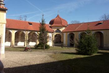 ambity s rohovou kaplí ( © Milan Caha 03/2008)