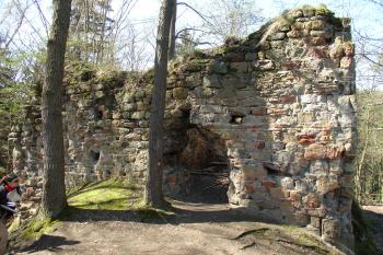 Chudý hrádek, palác (© Jiří Čížek, 04/2010)