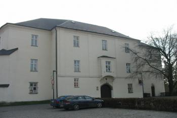 Vzhled zámku se nemění,pořád dobře udržovaný (© D Dohňanský, 12/2014)