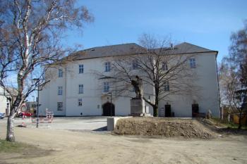 Průčelí zámku Klimkovice. ( © Miroslav BITTER 03/2008)