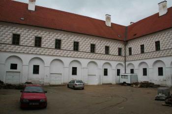 Nádvoří jezuitské koleje (© Ivan Grisa, 05/2006)