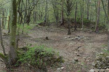 panorama jádra hradu směrem k západnímu paláci (© Jaroslav Řezáč 2004)