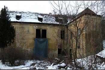 Východní průčelí ( © Petr Turyna 01/2006)