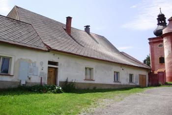 Fara ve Strašíně (© Michael Švec, www.podhuri-sumavy.cz, 08/2008)