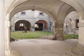 nadvori3 (© Aleš Novák 01/2005)