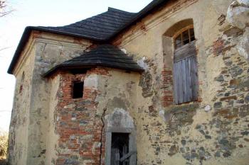 Puklá zeď (© VŠ 01/2005)