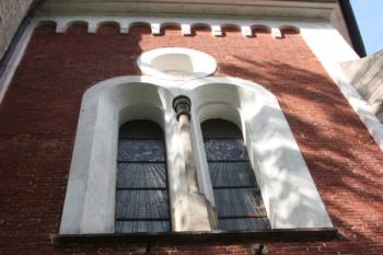 Jižní okno presbytáře ( © Ivan Grisa 08/2009)