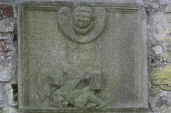 Renesanční epitaf v jižní zdi hřbitova ( © Ivan Grisa 08/2009)