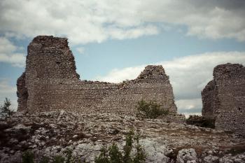 zřícenina hradu Sirotčí hrádek (© Vlastislav Mareček, 05/1991)