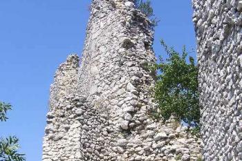 Vstupní přístavek v jižní zdi jižní části hradu (© Jan P. Štěpánek 07/2006)