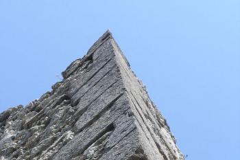 Detail nároží obytné části jižní dispozice hradu (© Jan P. Štěpánek 07/2006)