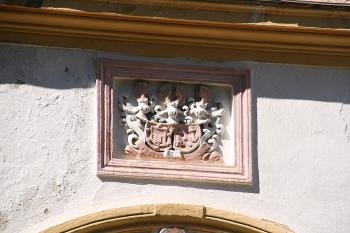 Alianční erb nad jihovýchodním portálem (© Ivan Grisa, 04/2009)