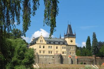zámek ze břehu Sázavy (© rodo chrozit, 08/2010)
