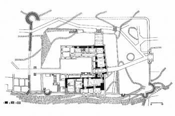 Půdorys (Macek P. in Durdík T., Ilustrovaná encyklopedie Českých hradů, Libri, 2. vyd., 2002, str. 631, obr. 1355)