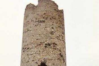 Celek věže s vchodem (© 2002 Jiří Čížek)