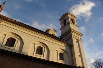Klasicistní dvojvěží ( © Roman Řezáč 01/2005)