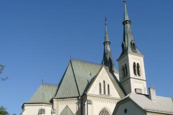 pohled na přívozský kostel od severozápadu ( © Jan P. Štěpánek 04/2009)