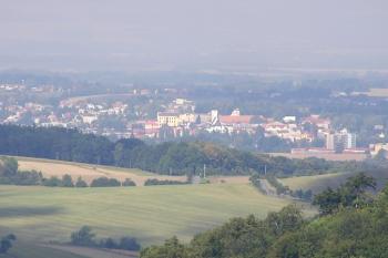 Město Příbor z hrádku Myslík ( © Jan P. Štěpánek 08/2007)