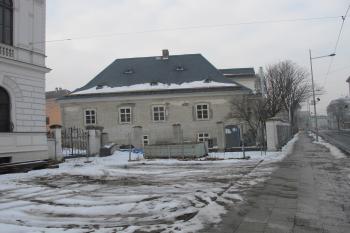 jediný "pamětník" zámku, v současné době dostává nový kabát (© D Dohňanský, 02/2017)