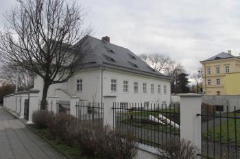 Sz.průčelí správcovské budovy ( © Dušan Dohňanský 01/2020)
