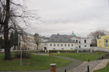 Zrekonstruovaný zámecký parčík ( © Dušan Dohňanský 01/2020)