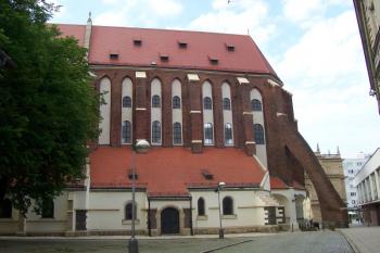 Pohled na zadní partii s odlehčujícím pilířem (© Ivo Rozehnal  06/2021)