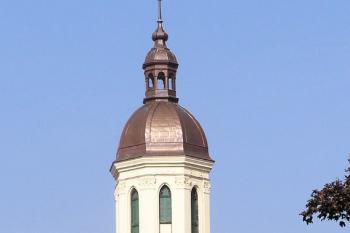 Detail barokní nástavby jižní věže konkatedrály (© Jan P. Štěpánek, 10/2006)