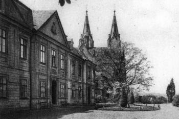 Zámek již jako nemocnice v 50. letech 20. století ( © Muzeum Slezska těšínského v Těšíně)