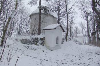 Terasa nejasného původu na západní straně pod jádrem ( © Roman Řezáč 01/2005)