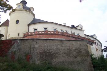 Pohled na budovy hradního komplexu u dómu sv. Václava od severu (© Ivo Rozehnal, 10/2011)