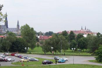 Katedrála sv.Václava v OL - Pohled na olomouckou katedrálu sv.Václava přes řeku Moravu z Hradiska. (© Ivo Rozehnal 2005)
