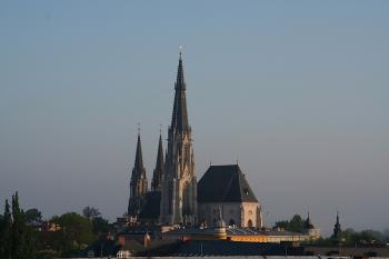 Katedrála od jihovýchodu ( © Ivan Grisa 05/2009)