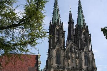Západní průčelí z nádvoří Arcidiecesního musea ( © Ivan Grisa 05/2009)