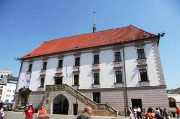 jihozápadní průčelí olomoucké radnice  ( © Jan P. Štěpánek 04/2009)