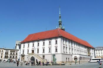 olomoucká radnice na Horním náměstí od jihu ( © Jan P. Štěpánek 04/2009)