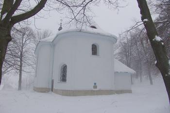 Zadní část kostela ( © Roman Řezáč 01/2005)