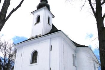 vstupní průčelí kostela od jihovýchodu ( © Jan P. Štěpánek 03/2008)