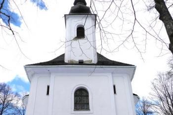 vstupní průčelí kostela od jihu ( © Jan P. Štěpánek 02/2008)
