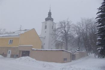 Pohled ze silnice ( © Roman Řezáč 01/2005)