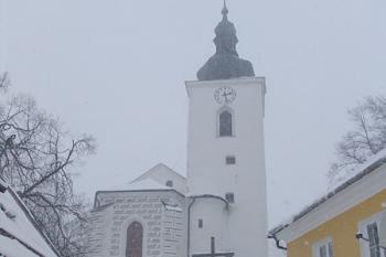 Čelní pohled na kostel ( © Roman Řezáč 01/2005)