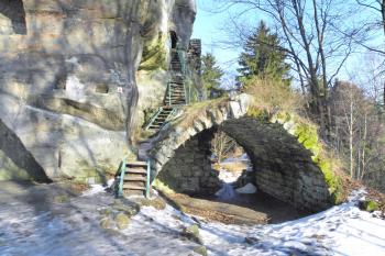 Hrad Bischofstein - Skály (© Josef Filio Šretr, 02/2011)