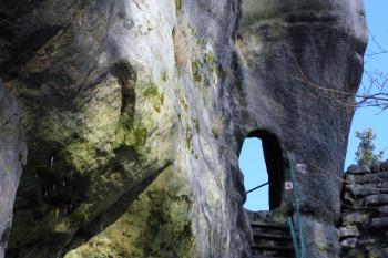 Hrad Bischofstein - Skály (© Josef Filio Šretr, 02/2011)