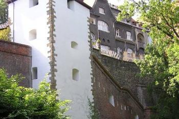 věž při Michalském výpadu ( © Jan P. Štěpánek 06/2005)