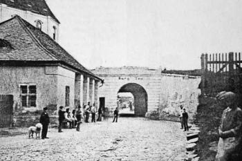 Hradská brána před likvidací ( © Města a městečka (K. Kuča))
