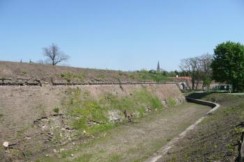 bastionové barokní opevnění bránící tzv. Závodí ( © Jan P. Štěpánek 04/2009)